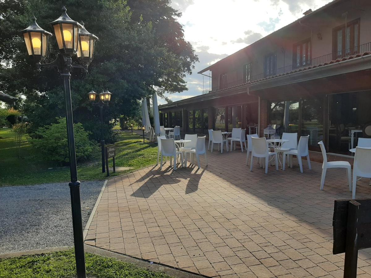 La Locanda Della Staffa Pombia 外观 照片