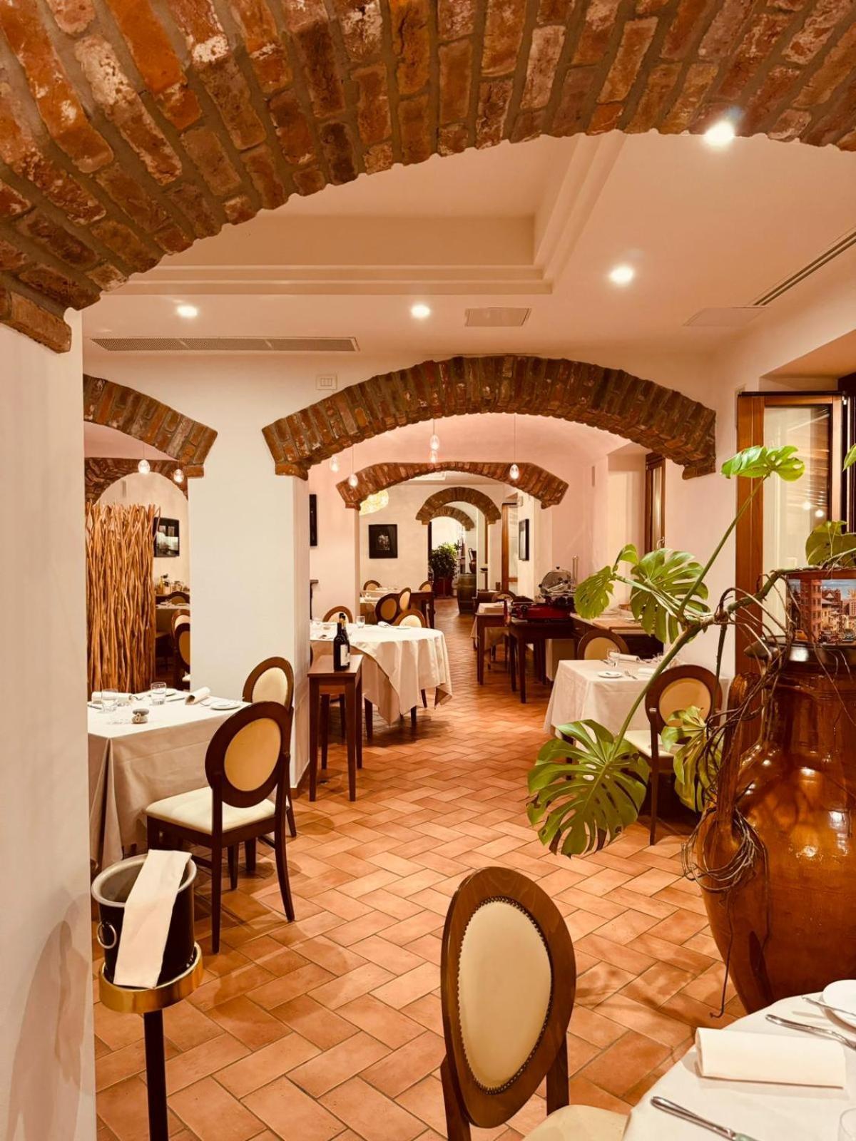La Locanda Della Staffa Pombia 外观 照片