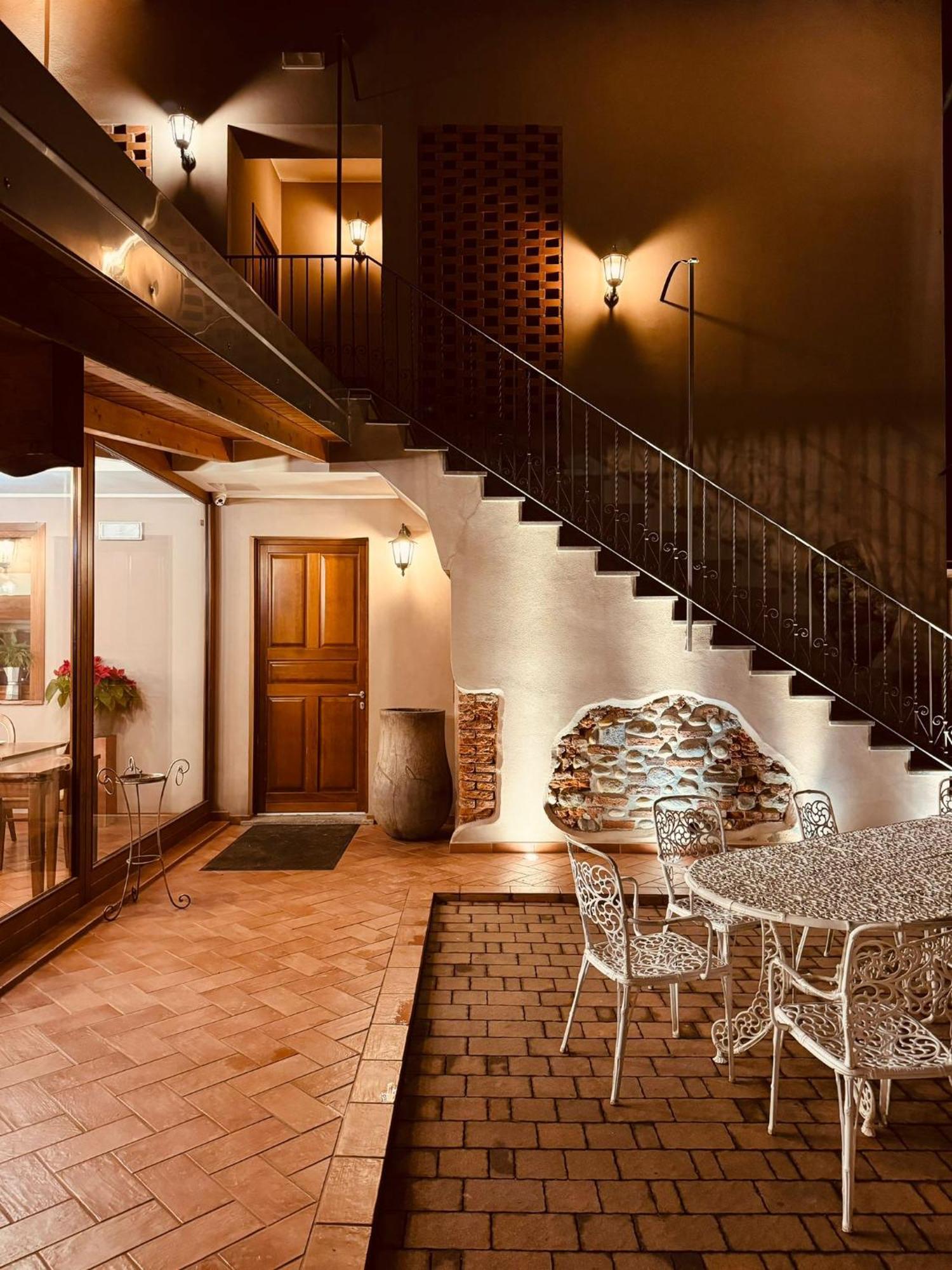 La Locanda Della Staffa Pombia 外观 照片